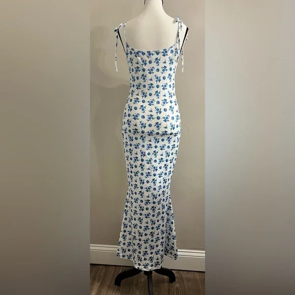 Blue Floral Print Maxi Dress - NWOT - Picture 5 of 7